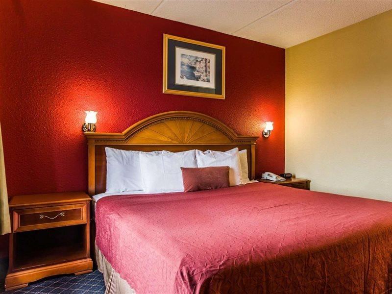 Rodeway Inn Charlotte Downtown Bagian luar foto