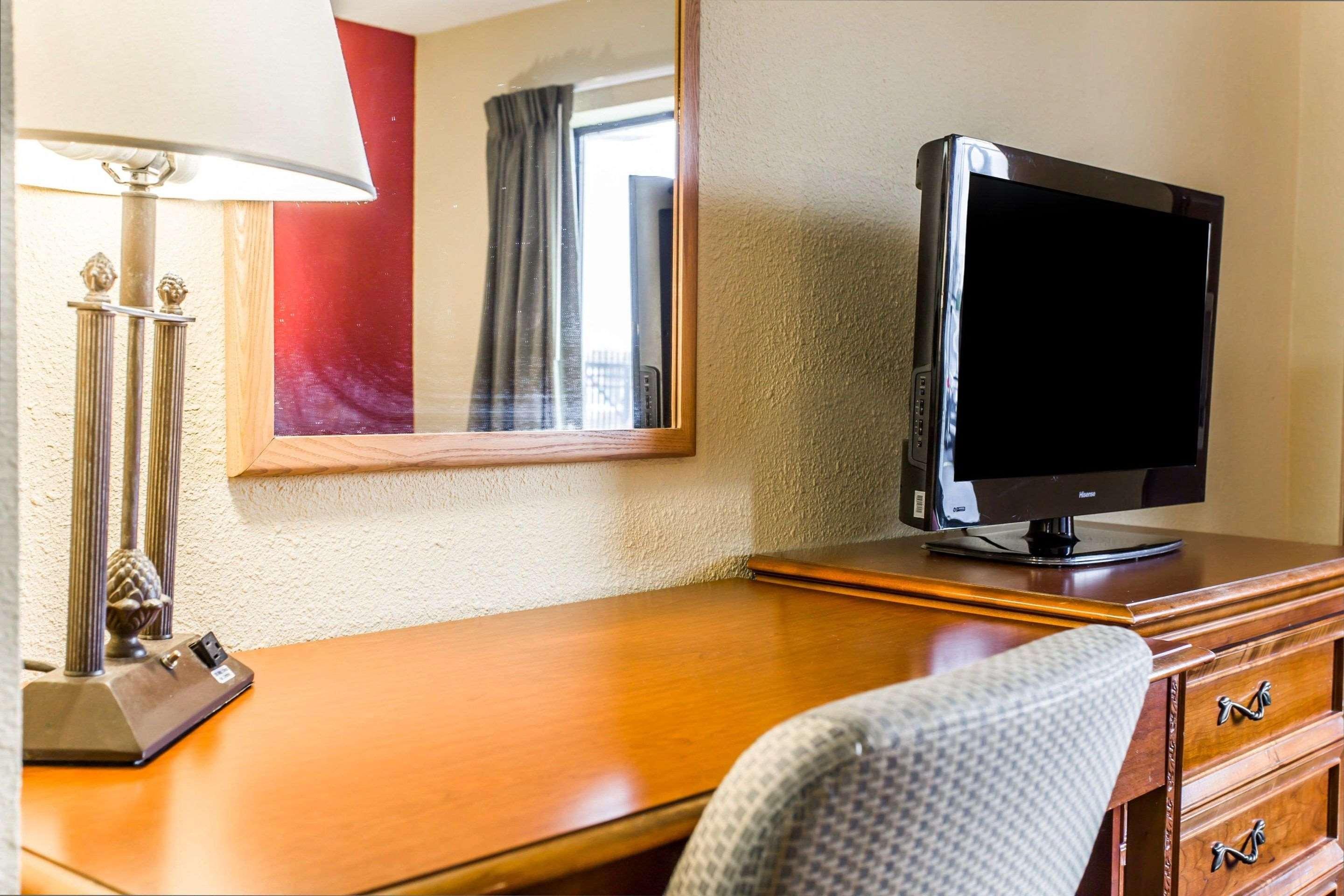 Rodeway Inn Charlotte Downtown Bagian luar foto