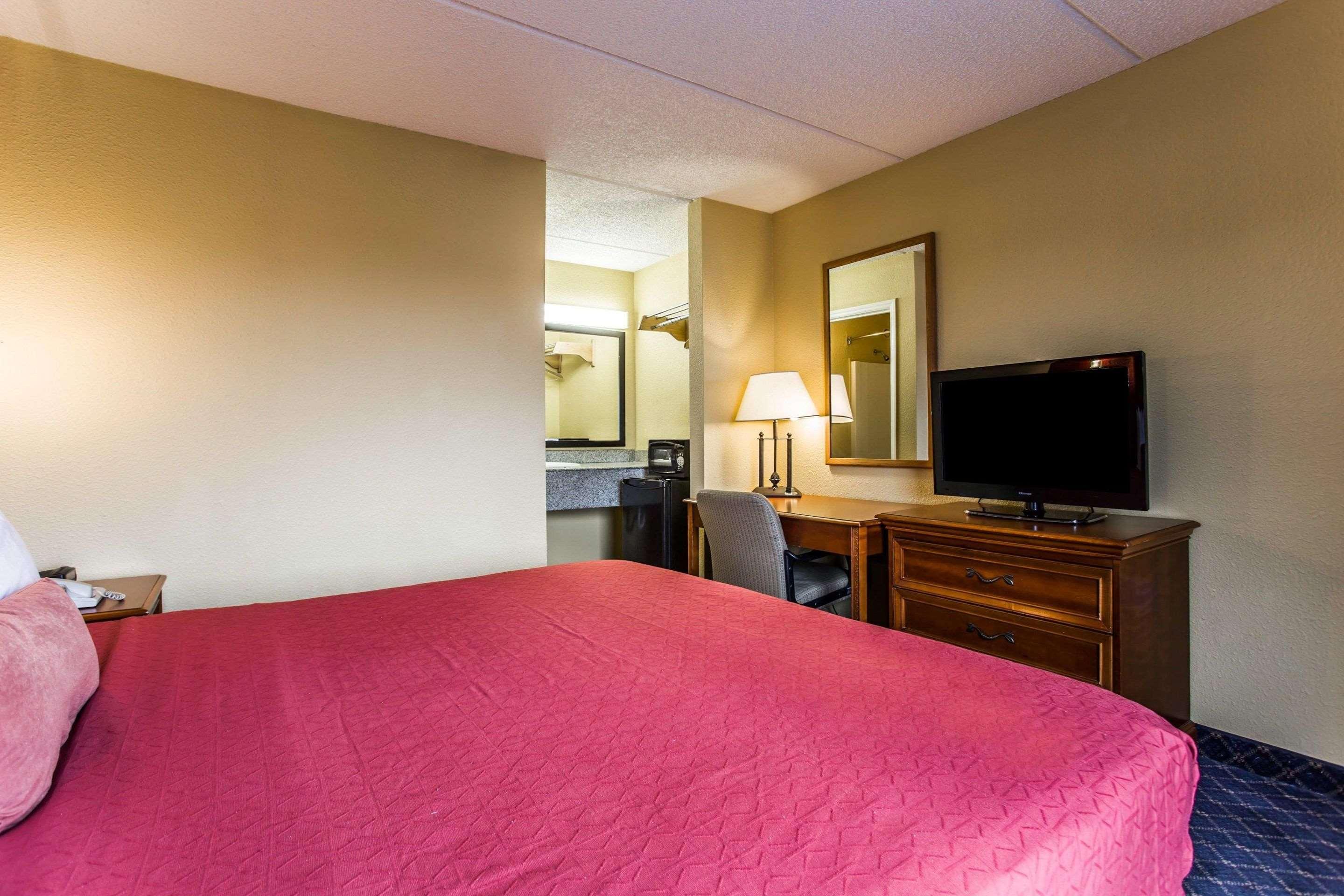 Rodeway Inn Charlotte Downtown Bagian luar foto