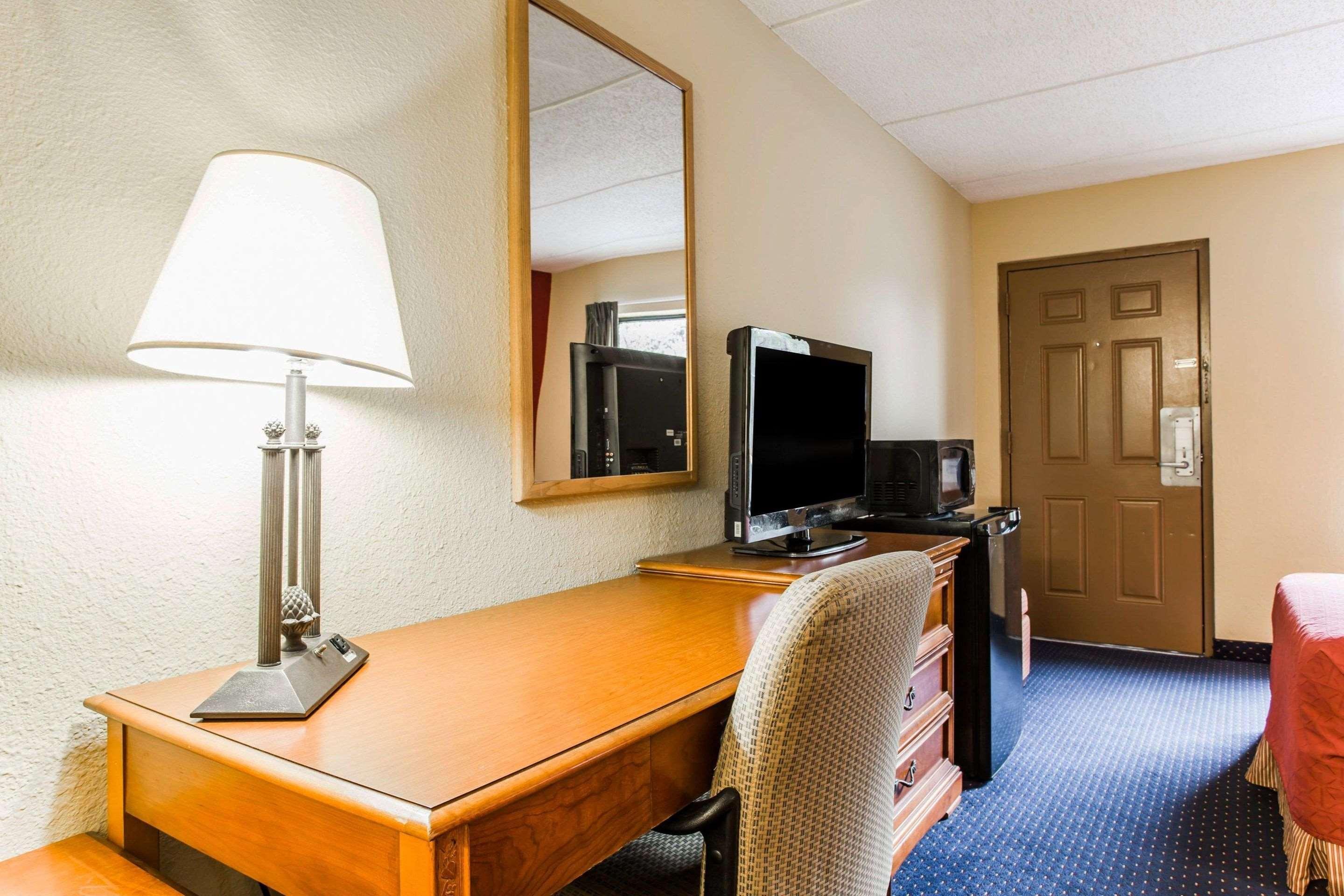 Rodeway Inn Charlotte Downtown Bagian luar foto